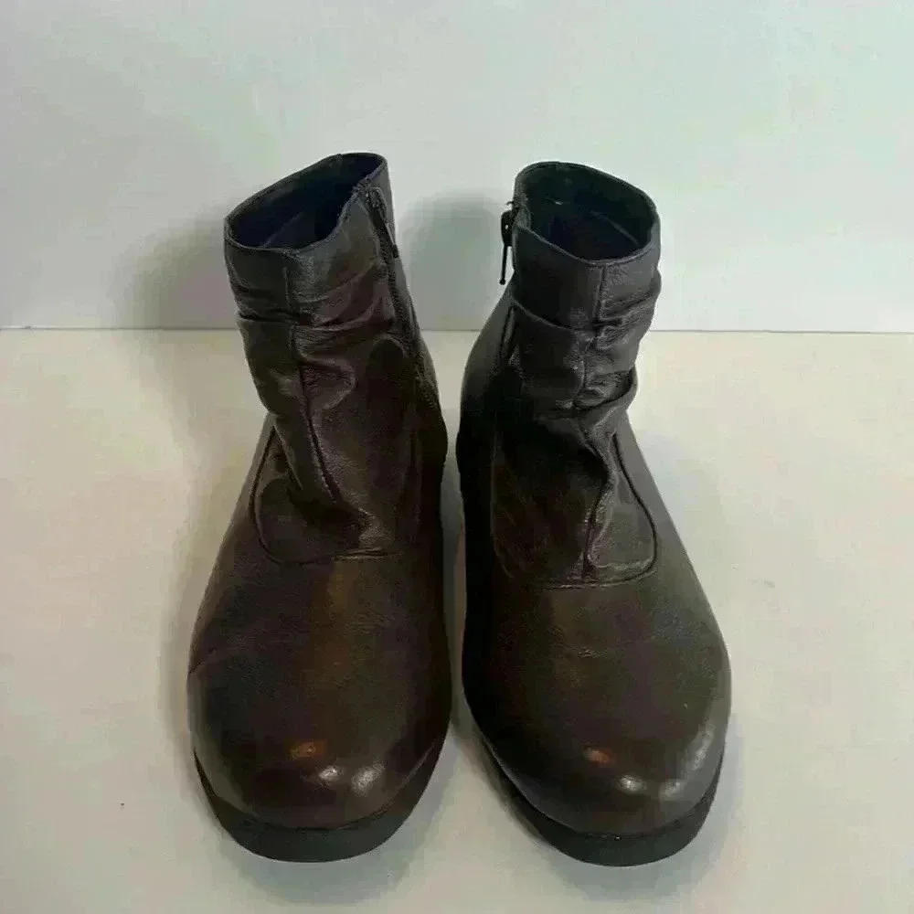 Valley Lane Leather Booties Size 9 Brown